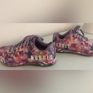 NOBULL TENNIS SHOES W/size 8